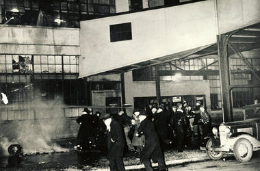 75 years ago today, sit-down strikers held off police at Fisher Body No. 2 in the ‘Battle of the Running Bulls’