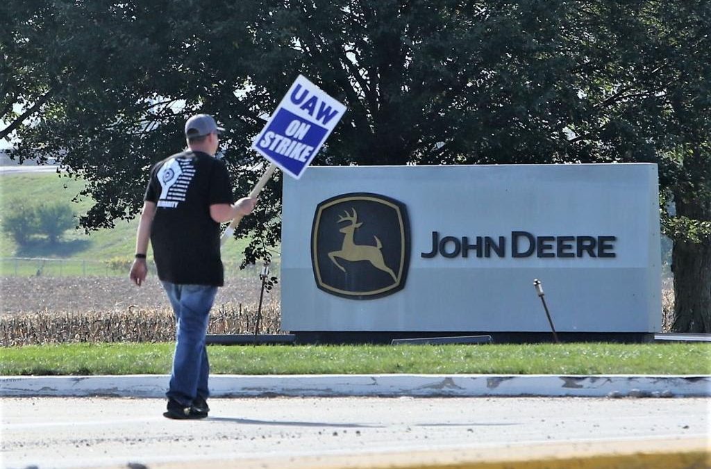 Deere’s injunction curbs UAW strikers