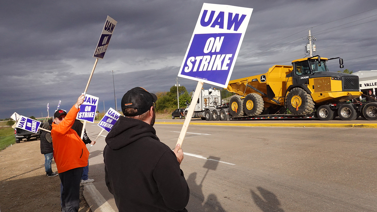 Help Support UAW John Deere Workers on Strike! Unite All Workers for